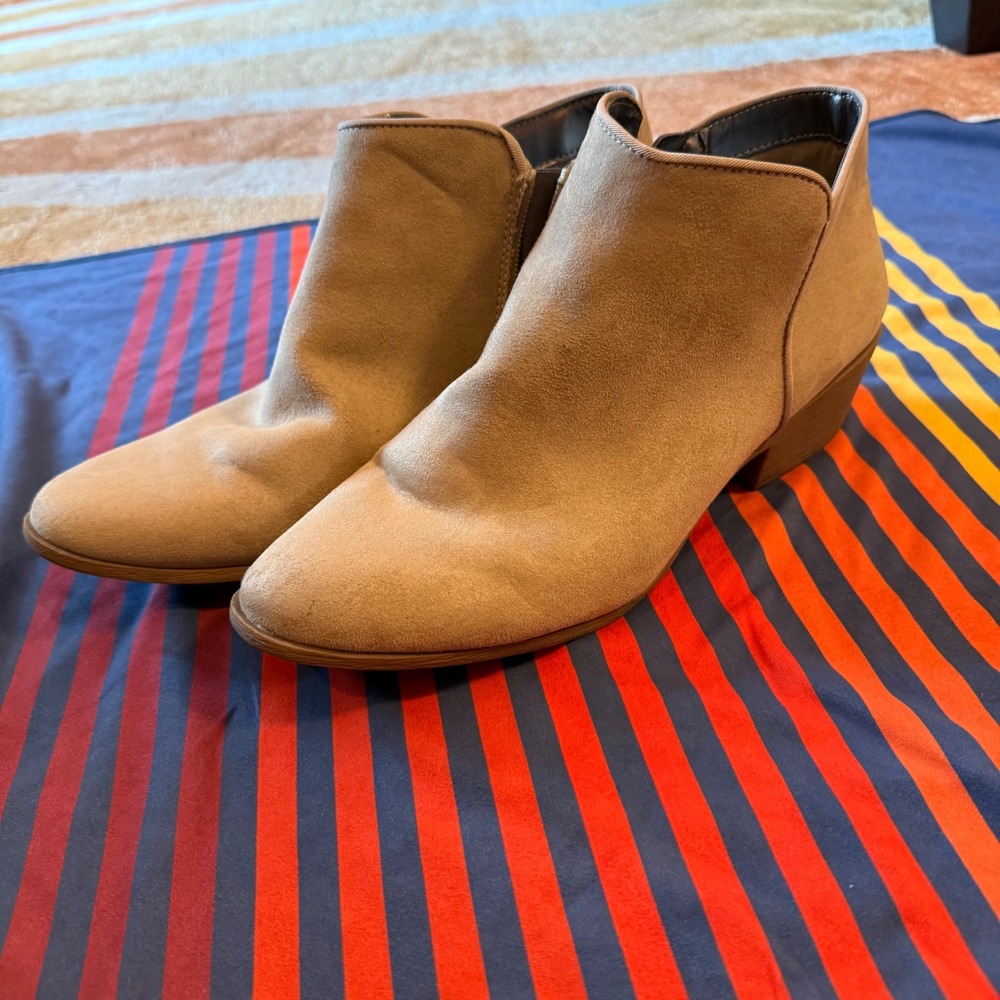 Simply Vera Vera Wang Ankle Boots Womens 10M Taupe Faux Suede Low Heel Booties